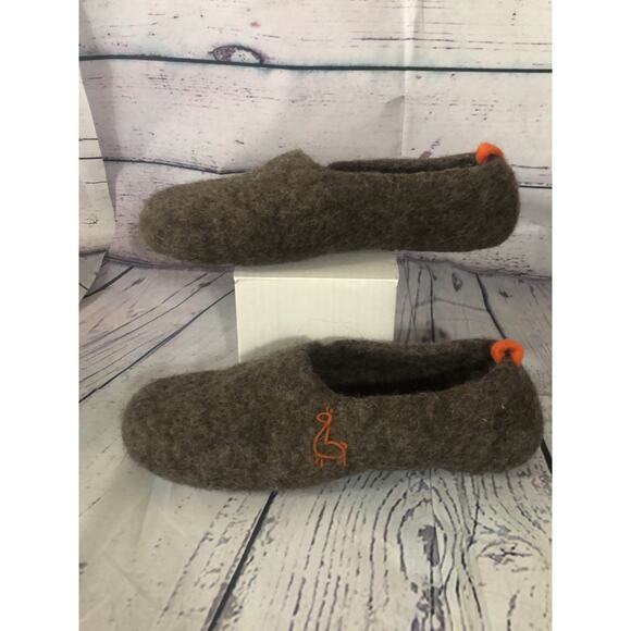 Wildllama Scandinavian felt felted wool slippers in brown size large - Picture 3 of 12